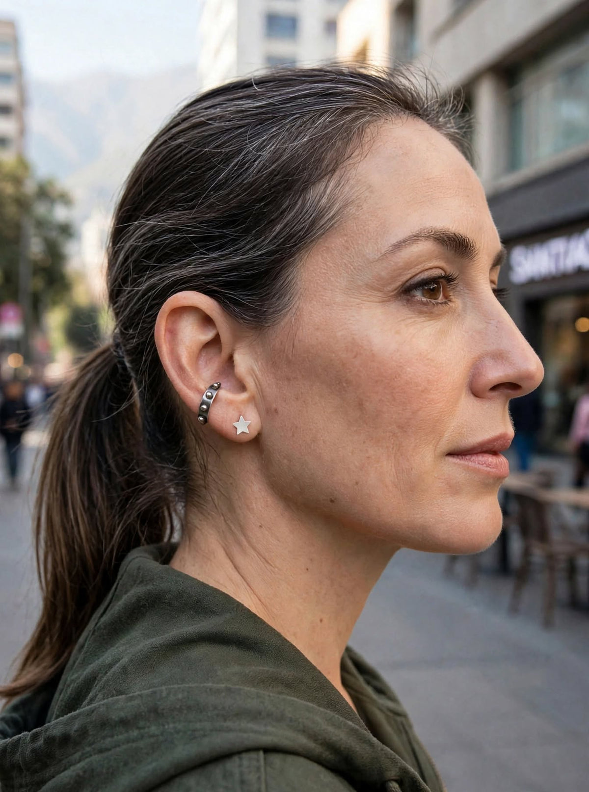 Ear cuff tachas